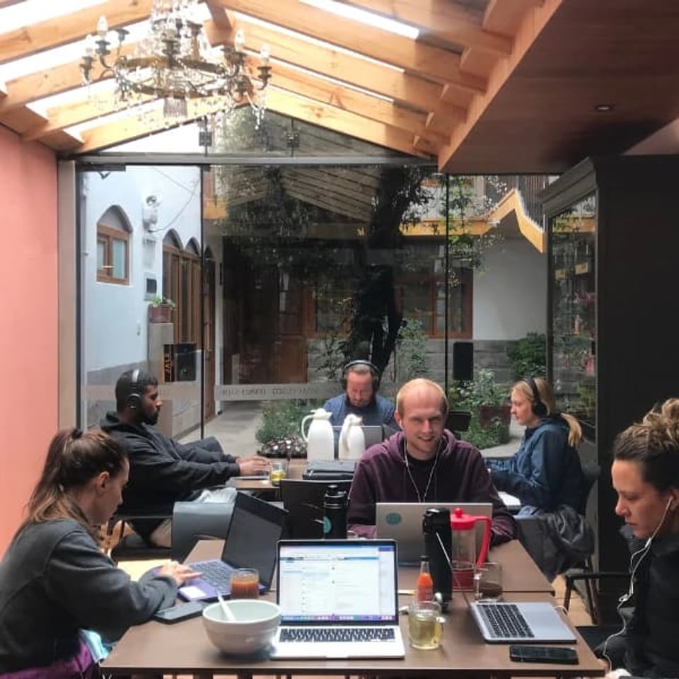 Digital Nomad Communities: How to Build Your Network While Traveling Solo