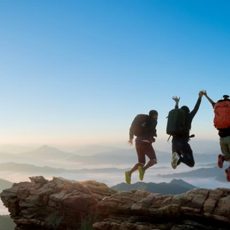 Solo Travel vs Group Travel: Which Journey is Right for You?