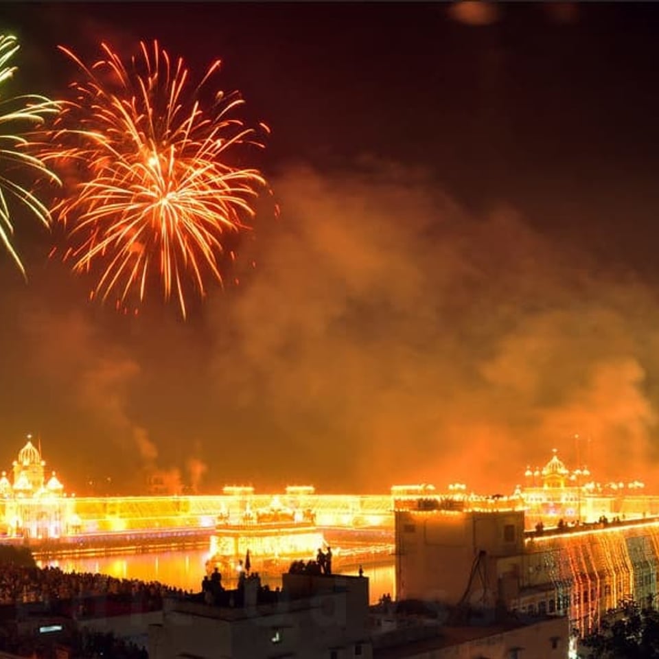 Diwali 2025: Where to Watch the Best Fireworks — Top Places, Safety & SyncTrip Picks